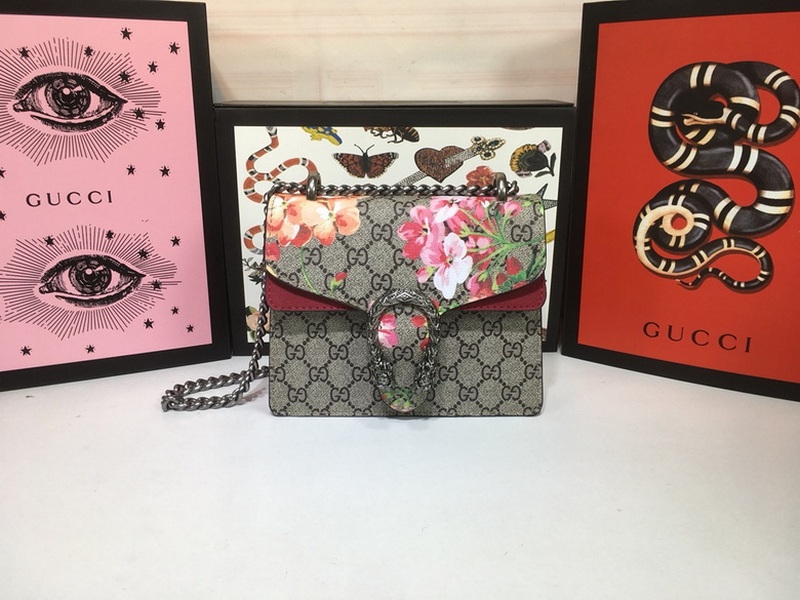 Gucci Handbags 720